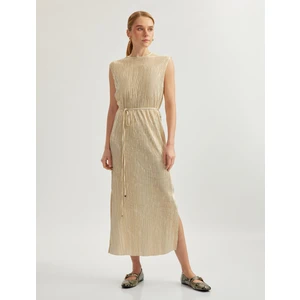 Kolsuz Bisiklet Yaka Yırtmaç Detaylı Kemerli Parlak Pileli Piliseli Uzun Elbise