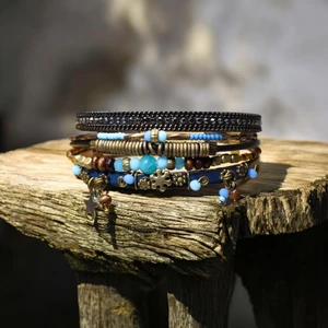 Manyetik Kapamalı Mavi Tonlarda Renkli Boncuklu Kadın Bileklik – Şık ve Trend Tasarım