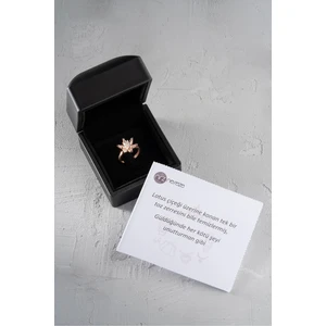 925 Ayar Gümüş Işıklı Kutuda Ayarlanabilir Beyaz Taşlı Lotus Çiçeği Yüzük