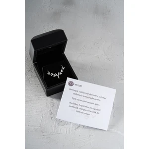 925 Ayar Gümüş Işıklı Kutuda Rodyum Kaplama Mekik Taşlı Zarif Sarmaşık Kolye