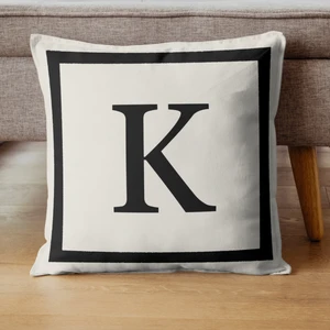 Perdeyap Harfli Kırlent Kılıfı - K Harfi - Hediyelik Dekoratif Kırlent Yastık Kılıfı 43  x  43  cm  Krem-Siyah