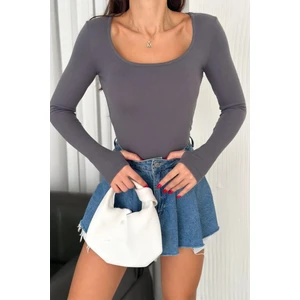 Kadın Kare Yaka Parmak Geçme Detaylı Oyso Modal Kumas Bluz