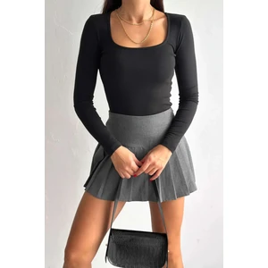 Kadın Kare Yaka Parmak Geçme Detaylı Oyso Modal Kumas Bluz