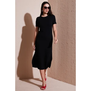 Regular Fit Bisiklet Yaka Yırtmaç Detaylı Midi Elbise Bayan Elbise 5866165