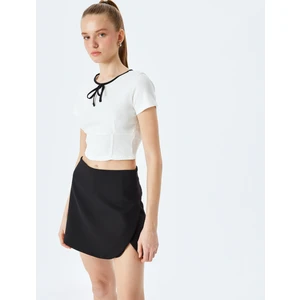 Biyeli Kısa Kollu Bisiklet Yaka Fiyonklu Crop Tişört