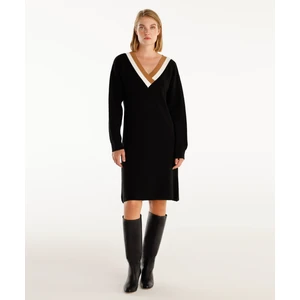 V-Yakalı Triko Elbise