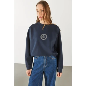 Omzu Düğme Detaylı Nakışlı Sweatshirt - Navy