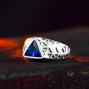Ring Of The King 925 Ayar Gümüş Üçgen Mavi Safir Taşlı Erkek Yüzük