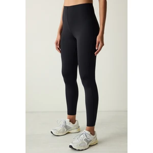 Siyah Yüksek Bel Yan Dikiş Detaylı İki Yana Esneyen Bilek Boy Tayt