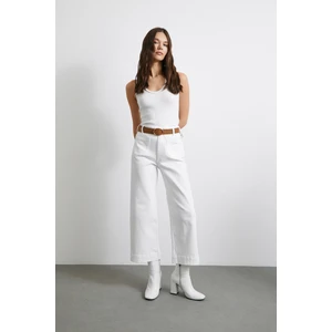 Cep ve Düğme Detaylı Wide Leg Jean Beyaz