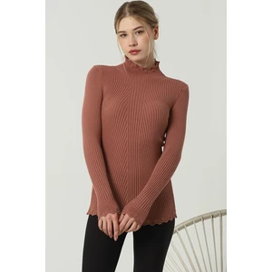 Kadın Gül Kurusu Kol ve Yaka Ucu Dantel Fırfır Detay Yarım Balıkçı Triko Kazak