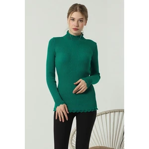 Kadın Yeşil Kol ve Yaka Ucu Dantel Fırfır Detay Yarım Balıkçı Triko Kazak