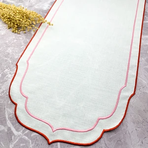 Kırmızı ve Pembe Renkli Pip Studio Uyumlu Çift Sargı Nakışlı 40 x 140  cm  Keten Efektli Runner