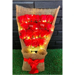 Sevgiliye Özel Hediye Gül Buketi 18LI Işıklı Hediyelik Çiçek Doğum Günü Hediye Kız Arkadaşa Eşe