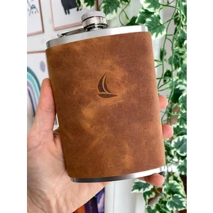 Alesta Leather (Isim Yazıyoruz) El Dikişi  Deri Kaplamalı Çelik Viski Kanyak Içki Matara Seti - 1 Matara, 4 Shot Bardağı, 1 Huni - 9oz 266ML