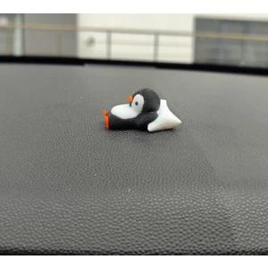 Sevimli Yastıkta Uyuyan Penguen