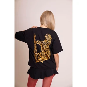 Muse Oversize Siyah Tişört – %100 Pamuk Ön Leopar A Harfi Detaylı, Sırtı Büyük Leopar Baskılı, Rahat ve Şık Tasarım – Unisex Günlük T-Shirt