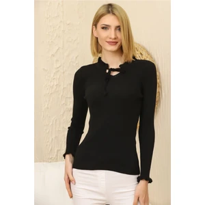 Kadın Siyah Yakası Bağcıklı ve Kol Ucu Fırfırlı Triko Kazak