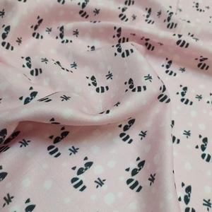 Kaf Kumaş Baskılı Bambu Karışım Müslin Kumaş | Pembe Zemin Rakun Desen