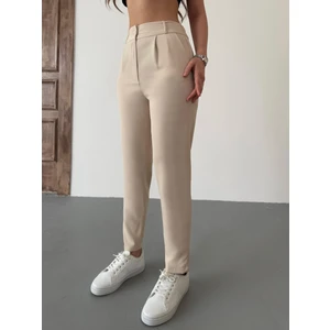 Kadın Yüksek Bel Lastikli Havuç Kesim Pensli Kumaş Pantolon