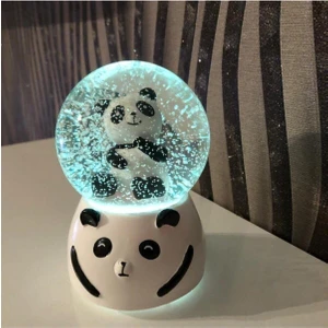 Büyük Boy Romantik Sevimli Panda Işıklı Püskürtmeli Otomatik Kar Küresi ve Müzik Kutusu