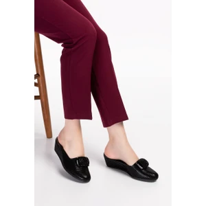 Akgün Terlik Kadın Siyah Tokalı Şık Ev Terliği