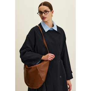 Yumuşak Deri Oval Çapraz Çanta Camel