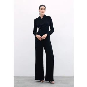 Fiyonk Aksesuarlı Krep Tulum - Siyah