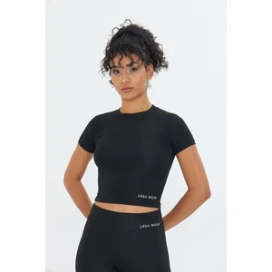 Lesa Wear Soft Touch Bedene Oturan Spor Crop T-Shirt Short Fitted