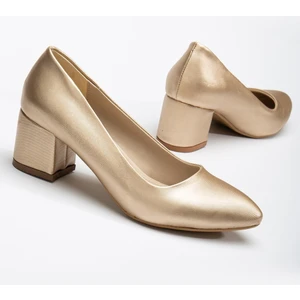 Kadın Kısa Topuklu Ayakkabı Gold Şanel Malzeme Kalın Topuklu