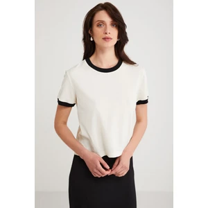 Modest Ashley Kadın %100 Organik Pamuk Biyeli Regular Fit Normal Kalıp Bisiklet Yaka Ekru T-shirt
