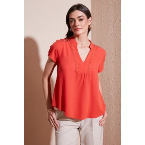 Güpür Detaylı  Pamuk Regular Fit V Yaka Bluz Bayan Bluz 611BZ0286