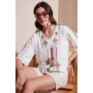 Pamuklu Regular Fit Nakış Işlemeli Bluz Bayan Bluz 611BZ0247
