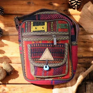 El Dokuma Kilim Desenli Omuz Çantası – Eşsiz ve Şık Tasarım Midi (En: 20CM, Boy: 24CM, Genişlik: 8cm)