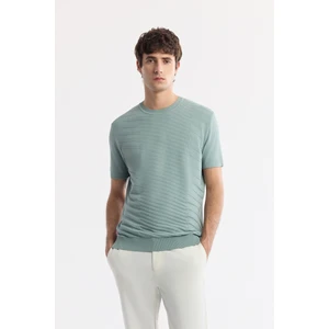 Erkek Nil Yeşili Regular Fit Bisiklet Yaka Önü Jakar Detaylı Rayon Triko T-shirt A51y5004