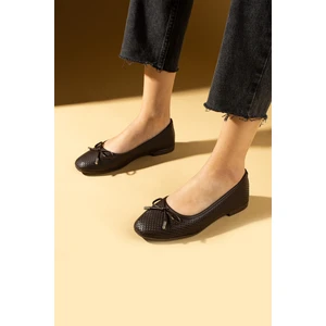 Pembe Potin Lazer Kesim Fiyonk Detaylı Rahat Taban Kadın Babet 57-34-25LAZER