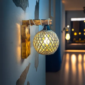 Rustik Ahşap Duvar Apliği – Doğal Halat Detaylı, El Yapımı Avize, Dekoratif Yatak Odası Lambası