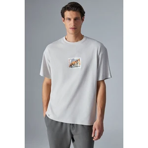 Mongolıa Erkek Baskı Detaylı  Organik Pamuk Bisiklet Yaka Kısa Kol Comfort Bej T-Shirt