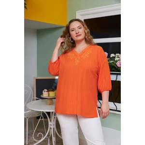 Yaka Nakış ve Taş Detaylı Büyük Beden Krinkıl Bluz Turuncu