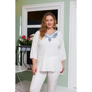 Yaka Nakış ve Taş Detaylı Büyük Beden Krinkıl Bluz Ekru