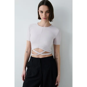 Önü Çapraz Detaylı Pastel Pembe Crop Tişört