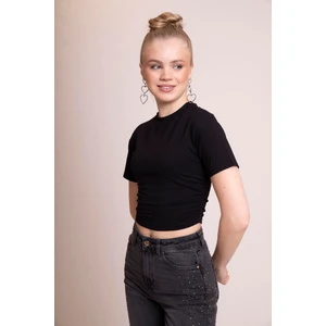 Muse Kadın Siyah Kısa Kollu Yüksek Yaka Crop Body - Fit ve Rahat Basic Tişört