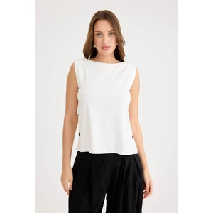 Yanları Düğmeli Sıfır Kol Modal Bluz