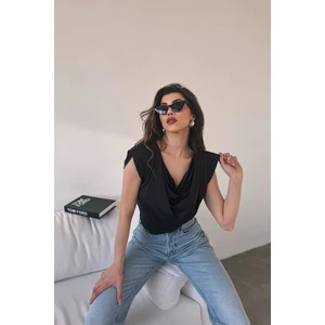 Kadın Siyah Degaje Yaka Vatkalı Yumuşak Dokulu Yazlık Crop Bluz