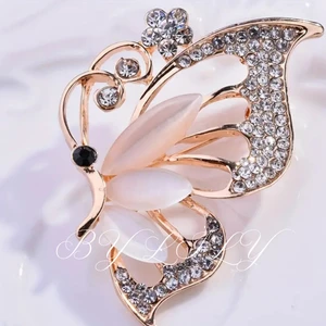 By Lily Zarif Kelebek Broş