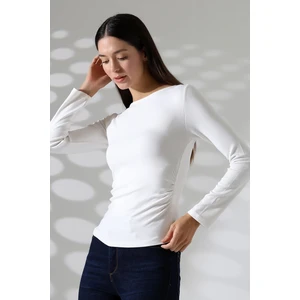 Uzun Kollu Kayık Yaka Yanları Büzgülü Vücuda Oturan Basic Kadın Body T-Shirt 21951 Ekru