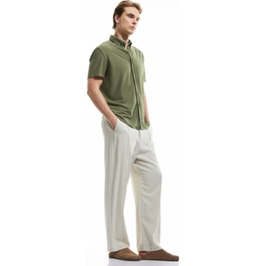 Düğmeli Yaka Dokulu Viskon Karışımlı Regular Fit Klasik Kısa Kollu Gömlek