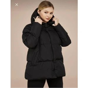 Kadın Siyah Kapüşonlu Şişme Mont