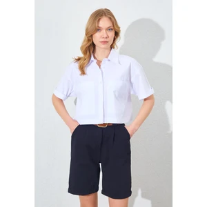 Kadın Beyaz Çift Cepli Düşük Kol Crop Gömlek