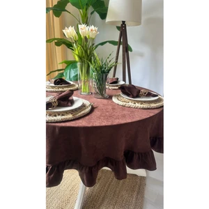 Decamor Home Kadife Dokulu Koyu Kahverengi Fırfırlı Yuvarlak Masa Örtüsü Leke Tutmaz